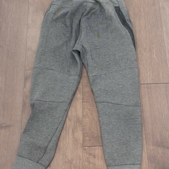 Nike Tech Fleece Joggers - Picture 2 of 4